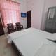 R Square Homestay, Dehradun - Foto 5