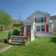City Cottage with Yard, Sleeps 8, Pittsburgh