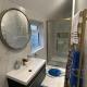 Modern & Warm homestay, Coulsdon (photo 4)