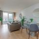 Starhost Residences - Spacious 1-bedroom Apartment with Balcony, Лондон - Фото 2