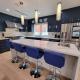 Modern luxury 3 bedroom home next to La Cienega Plaza with parking, WiFi, TV, BBQ 10 minutes to Rodeo Drive, Los Angeles - Foto 3