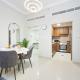 1BR Stunning Canal & Burj view, Luxury Stay at Fairview Residency, Dubái - Foto 5
