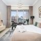 1BR Stunning Canal & Burj view, Luxury Stay at Fairview Residency, Dubái - Foto 4