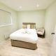 2 Bedroom Duplex's in Huntingdon - Built for Contractors & Professionals - Balcony - WiFi - Fully Equipped Kitchen - Smart TV - Ideal for Work Stays - Long Projects, Huntingdon