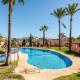Riviera Retreat with private rooftop and sea views, Mijas