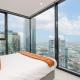 180 Degrees City Views, 2BR Apartment with Pool, Spa and Gym, Melbourne
