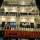 terrace with jacuzzi on terrace on main road, グルガオン - 写真 8