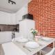 Cozy Apartment with Parking and Terrace in Kraków by Noclegi Renters Cracovia - Foto 5