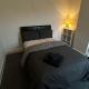 Double Bed - Fast WiFi - Free Parking - 1 Bedroom in 4 Bedroom House PS3 Grimsby - Photo 1