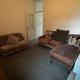 Double Bed - Fast WiFi - Free Parking - 1 Bedroom in 4 Bedroom House PS3 Grimsby - Photo 3