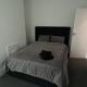 King Bed - Fast WiFi - Free Parking - 1 Bedroom in 4 Bedroom House PS1 Grimsby - Foto 4