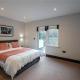 King Bed - En-Suite, Fast WiFi & Ample Parking - 1 Bedroom in 4 Bedroom House HA2 Humberston - Photo 1