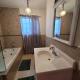 3 bedroom 2 bath home with Jacuzzi near Beverly Hills, wi-fi, Jacuzzi, Roku, BBQ, giant games family fun, Los Angeles - Foto 8