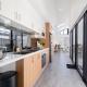 Living luxe in Yokine - King bed and FREE parking, Перт