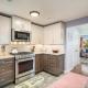 Funky Home with Hot Tub, Backyard, Fire Pit, Arvada (foto 5)