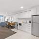 2BR Apt with Parking in Prime Spot Zodiak Stays, Окленд - Фото 5
