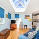 Host & Stay - Blue Bolthole on Vicarage Lane Rottingdean - Photo 1