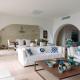 3BR Beachfront Gem in Limassol, Lemesos (fotografie 7)