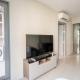 1BR Apt - Pool, Gym, Rooftop, BTS, Coworking Space - 10 min Nana Plaza - Central - New Building - 24 7 Security, Bangkok - Photo 1