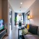 Apartment with Train Access - Luxurious & Cozy, Bangkok - Photo 1