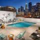 Lovely 3BR Apt With Balcony And Rooftop Pool Plus Views, Los Angeles - Foto 1