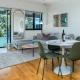 Stunning Viaduct Apartment w Harbour views, Spa Pool and FREE Parking, Окленд - Фото 2