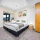 Stunning Viaduct Apartment w Harbour views, Spa Pool and FREE Parking, Окленд - Фото 8