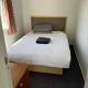 5 Bedroom House A with 13 Beds including 6 Double Beds, 2 Single Beds, and 5 Sofa Beds, Окленд - Фото 4