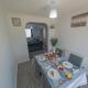 Sleeps 5 - Private Garden- Free Parking, Corby (foto 6)
