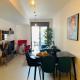 New Modern 2BD aprt with shared rooftop pool B2, Atény - Fotografie 5
