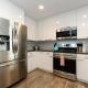 Stunning 3 Bedroom High-Rise with Pool, Spa, and Rooftop Views, Los Angeles - Foto 2
