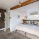 Burn Cottage - with Hot Tub, Kilburn (Foto 9)
