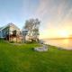The Sunset Cottage - Lakefront with Private Beach, Geneva