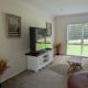 Modern Home - 10 Guests - 5 Bedrooms and Pool, Bundamba (foto 4)