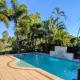 Modern Home - 10 Guests - 5 Bedrooms and Pool, Bundamba