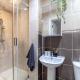 Arte Stays Serviced Houses Stratford - 3 Bedrooms 2 Bathrooms Houses London, Stratford, Maryland, Free Parking, Garden, Weekly or Monthly Stays - up to 8 guests, Londyn (zdjęcie 3)