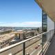 QV Stays Central Stunner with Harbour Views, Окленд - Фото 9