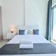 Luxury 1BR Near Burj Khalifa with Canal Views, Dubai - Foto 7