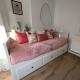 2025 Award Winner Liverpool Peach House - 4 Bedrooms, Liverpool