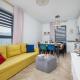 Modern and Bright Apartment with Air Conditioning & Parking by Noclegi Renters Cracovia - Foto 5