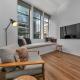 Historic Modern Luxury 1-Bedroom on Queen Street, Окленд - Фото 1