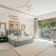 StayVista at Upper House with Pool, BBQ, Wi-Fi, Nerul - Foto 7