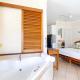 Honeymoon Spa Suite 53, Port Douglas
