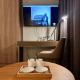 Luxury California King Suite with Pool and City View, Manila - Fotografie 9