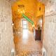 DOMUS CESARE - dimora storica totalmente in pietra nel cuore del centro storico con cabina doccia pietra in camera e zona relax esterna-historic residence entirely made of stone in the heart of the historic center with stone shower cabin in the room, Carovigno