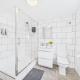Jays modern guest house, Бирмингем (фото 10)