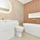 Spacious Stylish House Sleeps 10 in Central Tonbridge, Tonbridge (zdjęcie 4)