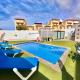El Mar House & Private Heated Pool, Адехе
