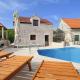 Stone House in Makarska with Pool & Mountain View, Župa Srednja