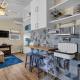 Cozy apartment, private beach & jacuzzi, Westbrook